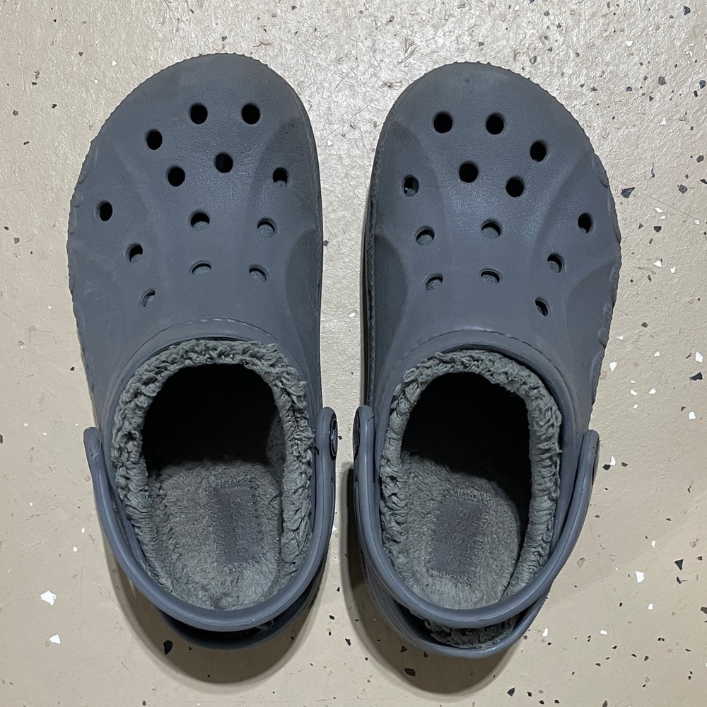 Boys Gray Fuzzy Lined Crocs